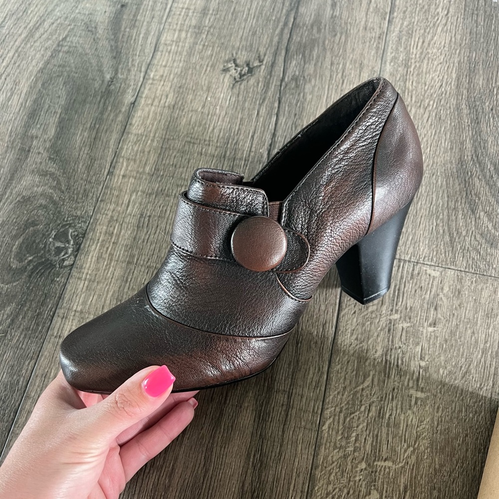 New in box women’s Clark’s booties